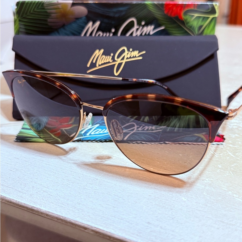 Maui Jim Olili cat eye. Polarized Sunglasses. - Picture 7 of 9